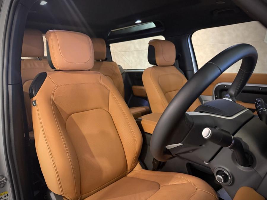 DEFENDER 90 P300 - Image 7